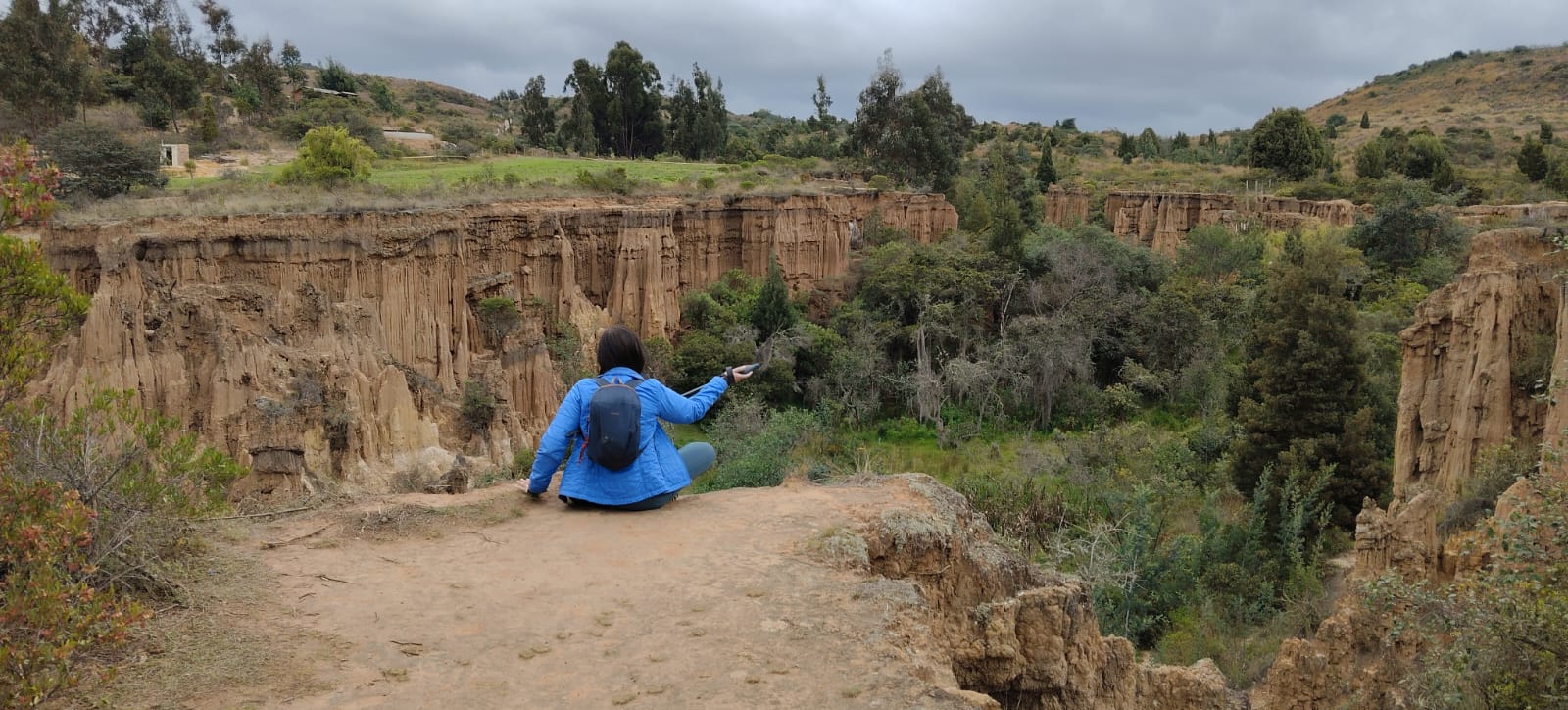 Mapis Munoz en la montaña en un momento de conexión